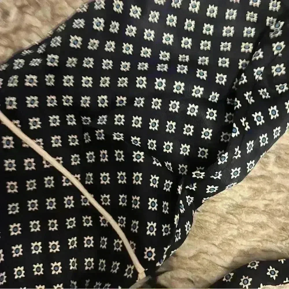 H&M satin-like print wrap top‎